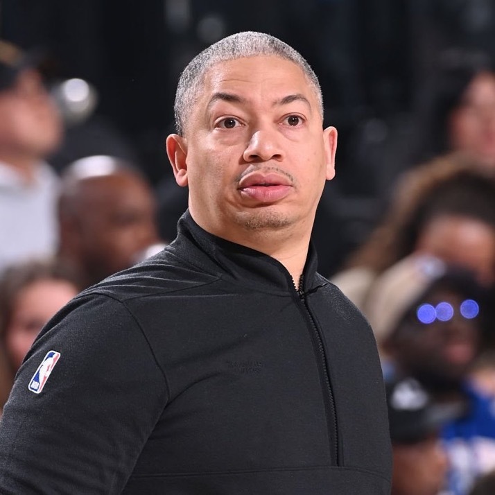 泰伦·卢在输给湖人队后：“整场比赛都在故意引诱犯规……这太难了。这些球员本身就很