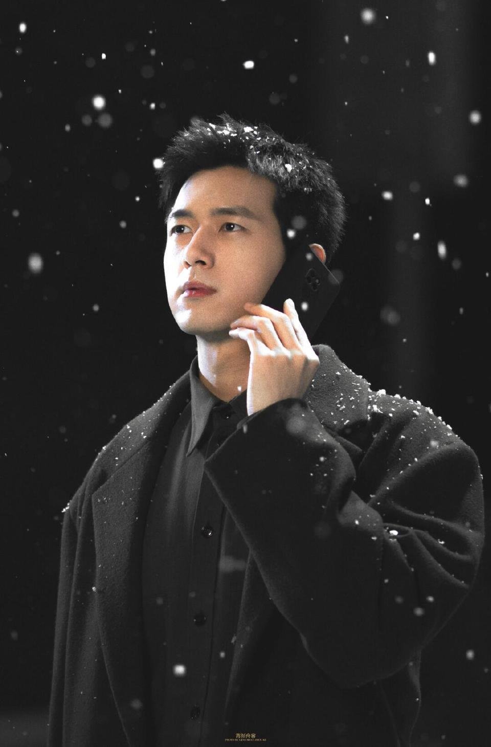 李现李现演员李现温柔善良，演技细腻出众，每个角色都是独一无二的灵魂，用心演戏的演