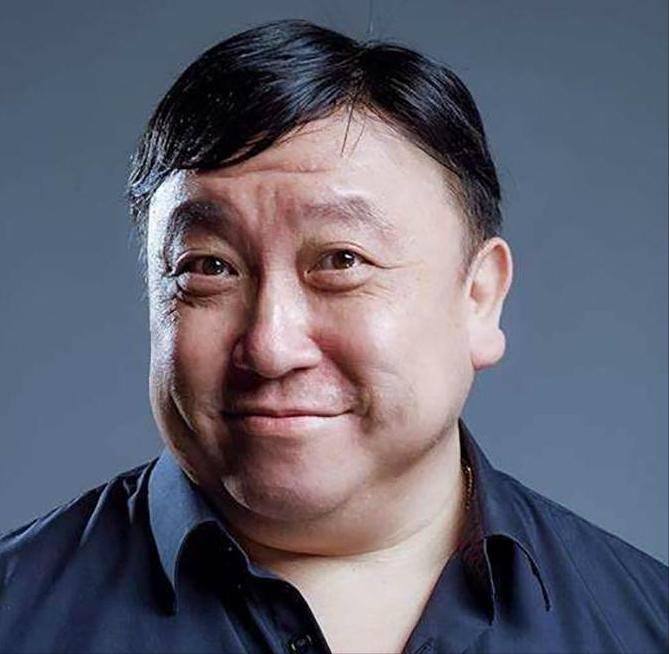 主持人，问导演王晶，您也拍过很多电影，票房很好，干嘛不拍一些文艺片，提高些档次。