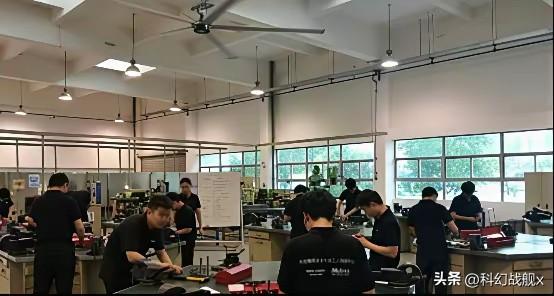 德国安的什么心？

德国把国家级重点实验室都搬到中国来了，整个团队带着家属一起过