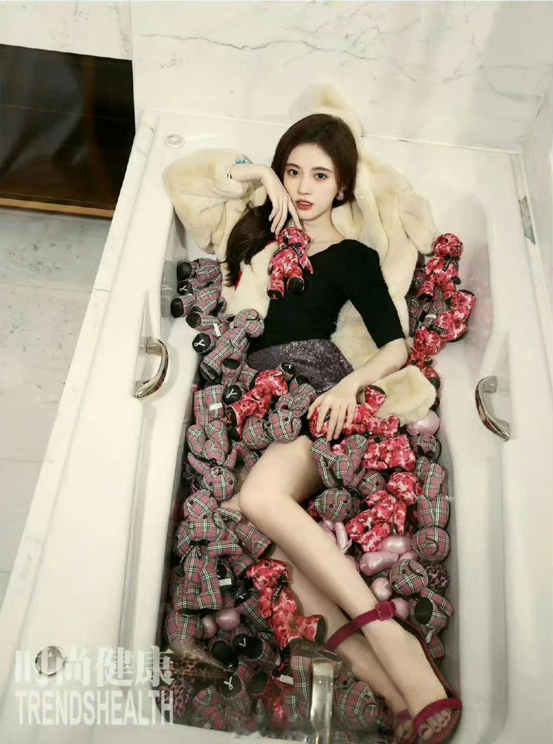鞠婧祎亲妈 