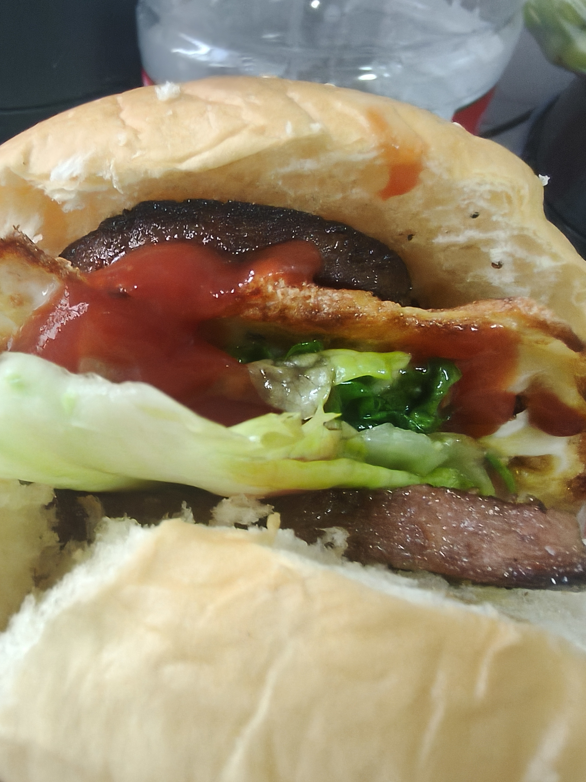 早上好，吃个自制汉堡🍔 ​​​