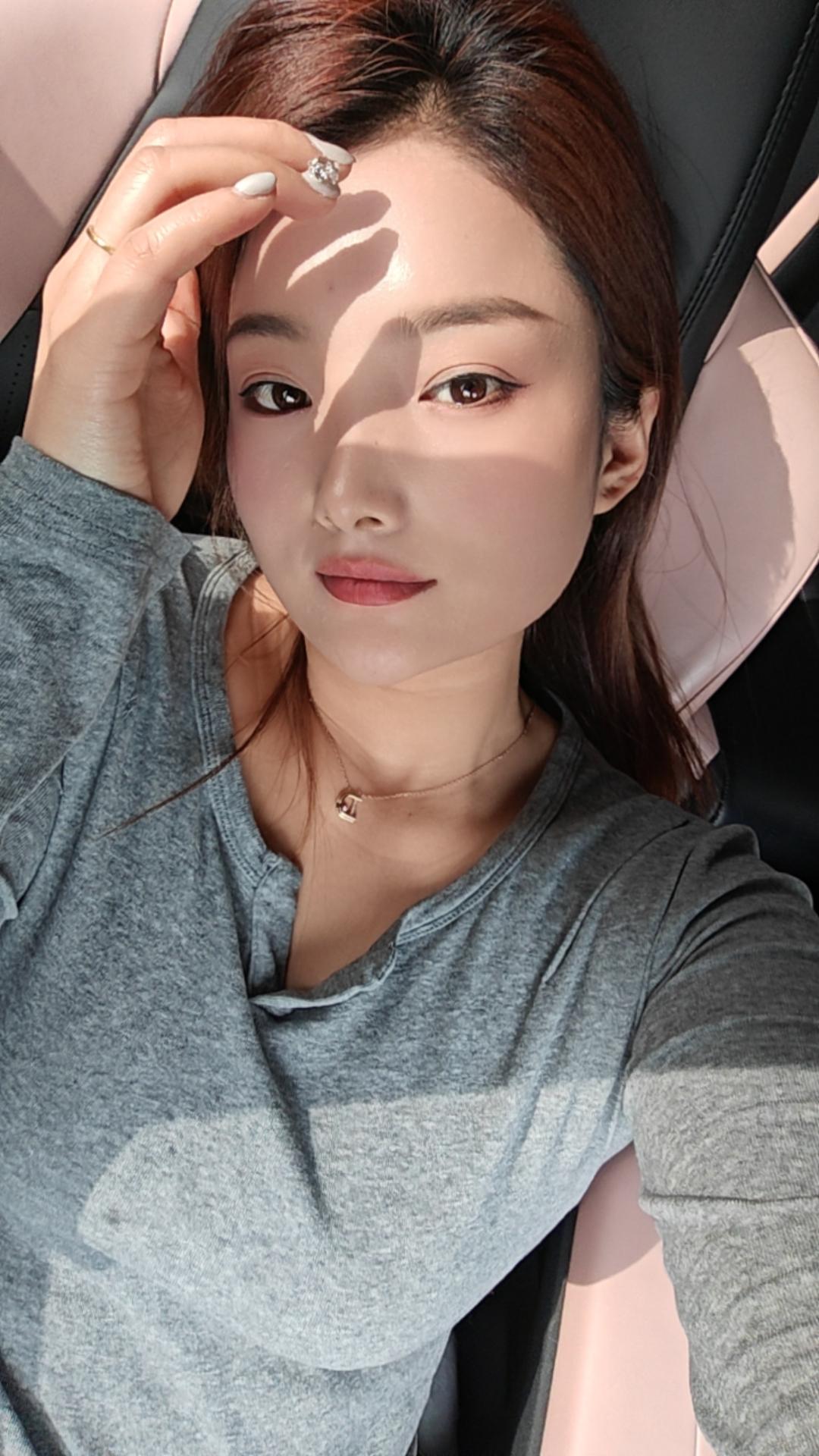 我总是控制不住自己的情绪……那种感觉每分每秒都在深深地刺痛我……