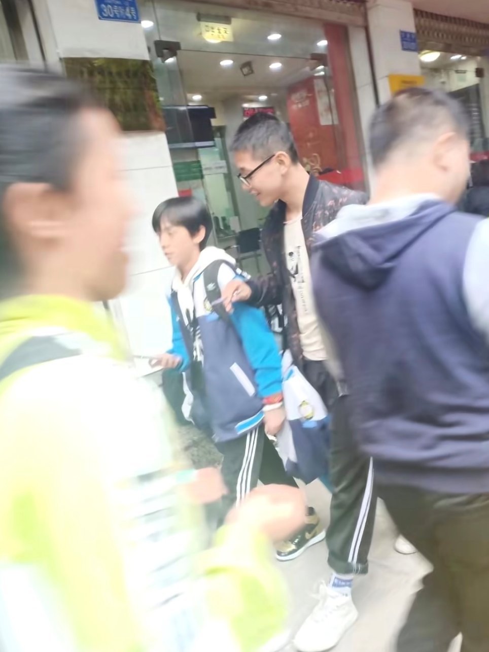 一位路人分享的初中生小左这也太小一只了吧左航一路向海的少年