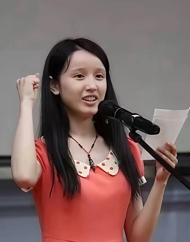 张雅琪长得好像龙丹妮 ​​​