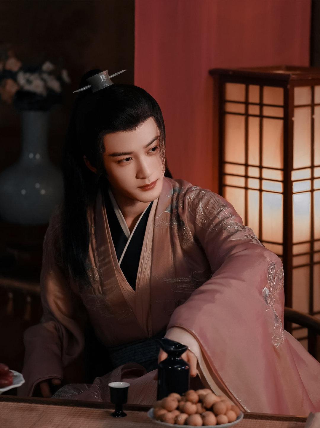 热爱至上 于是刺骨风霜也闯君子坦荡 偏要成就磊落辉煌 