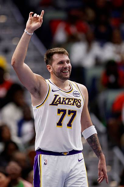 赛季至今，湖人三分命中率33.3%排名倒数第六，只有两场比赛的三分命中率超过了4