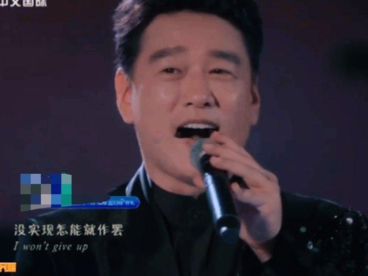 央视镜头下的王耀庆 央视中秋晚会，王耀庆状态惊艳众人！他熟门熟路似在客厅漫步，伸