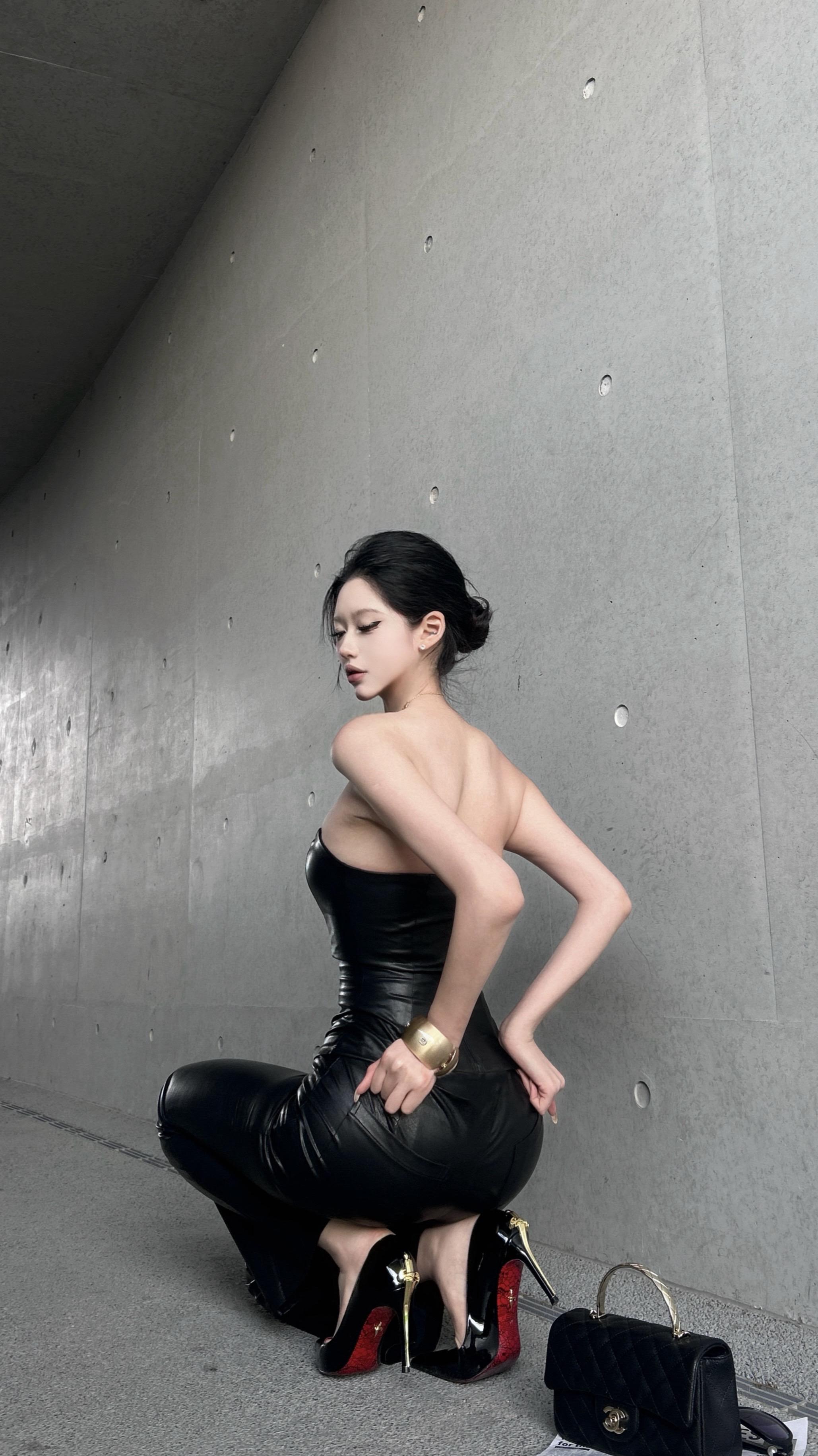 无论我现在漂不漂亮 你都没资格见我 滚一边去