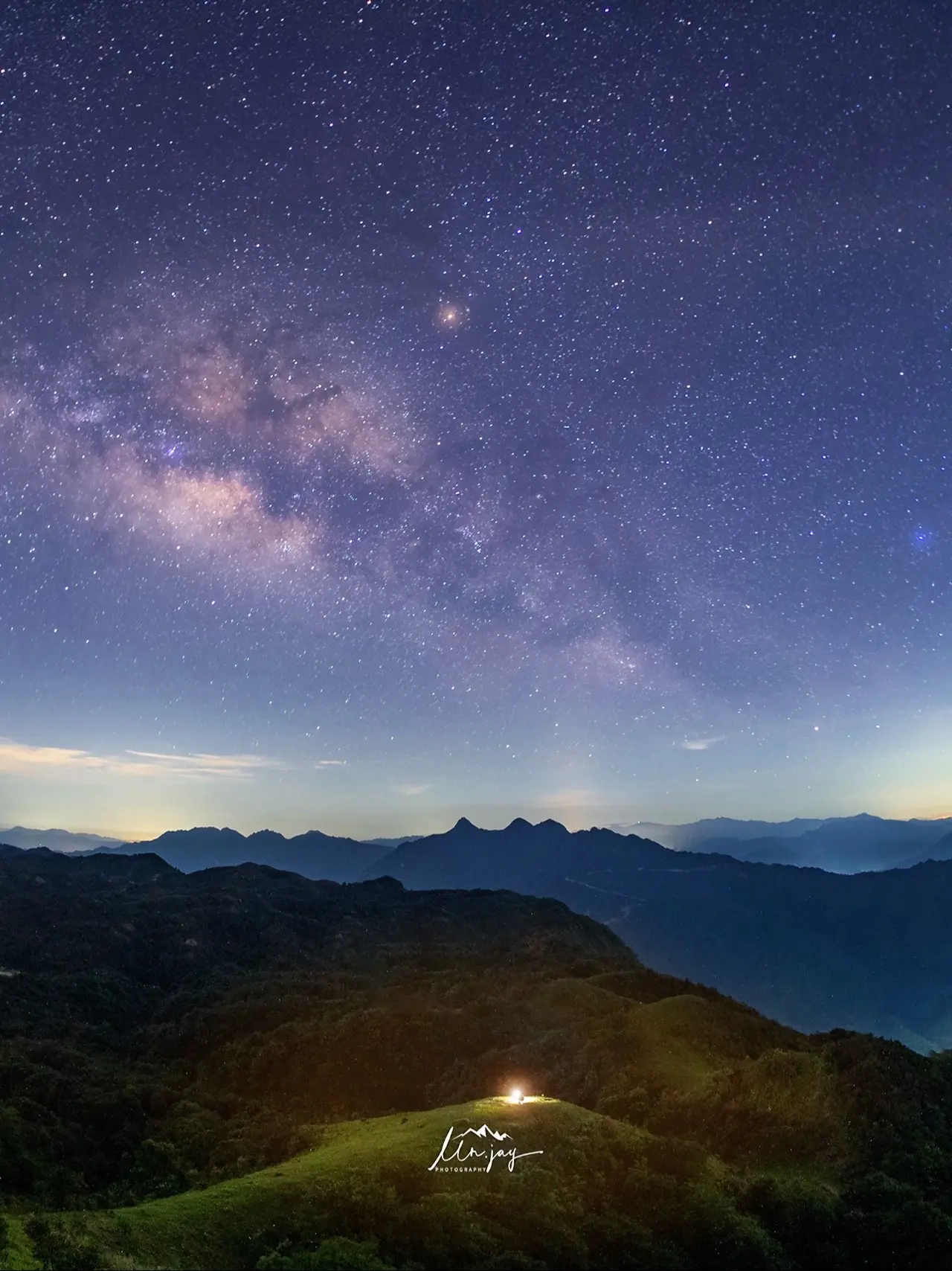 抬头吧别让世俗淹没生活的浪漫和星光。