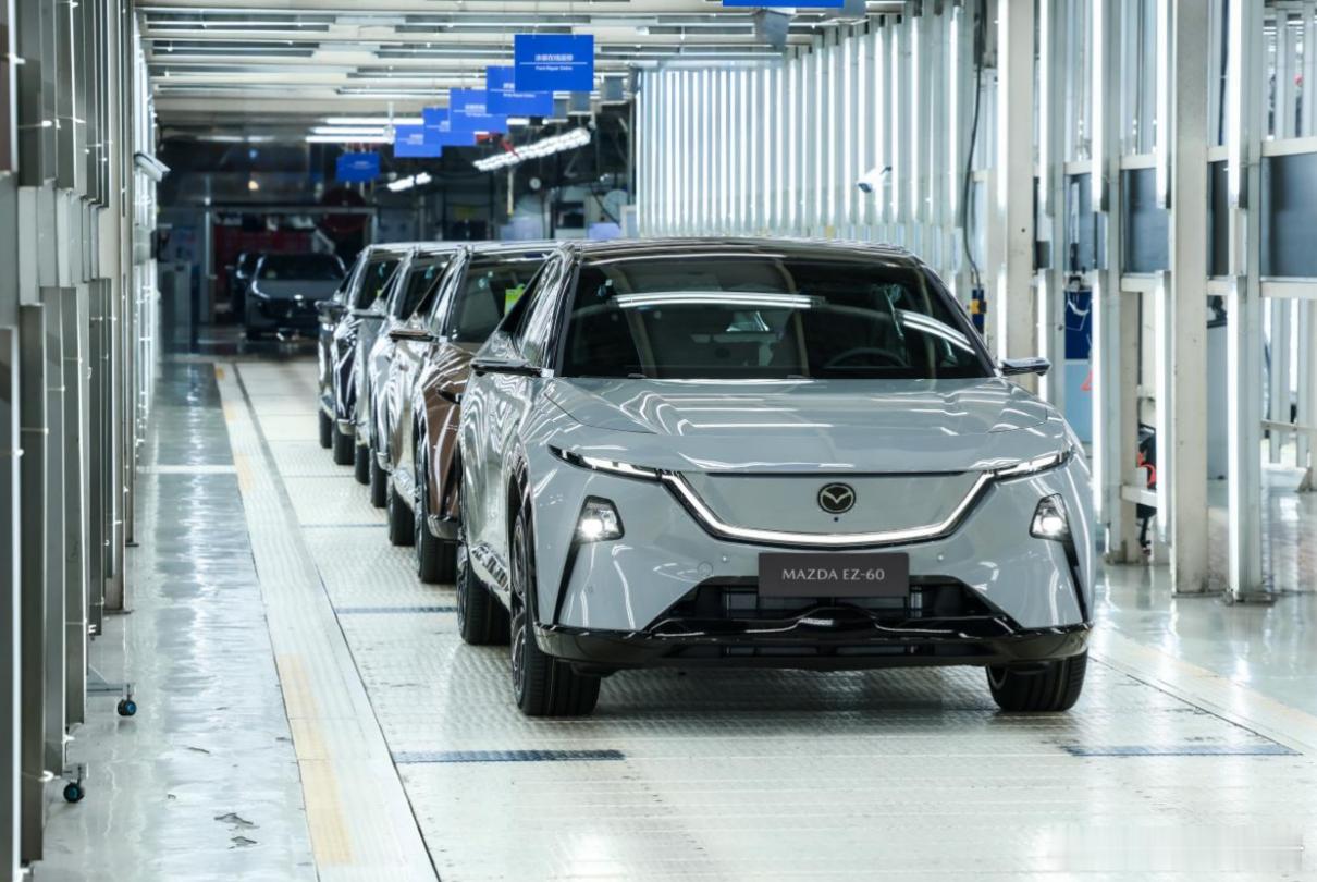 11.99w起，马自达EZ-60亮相央视“第一发布”11月11日，长安马自达携全