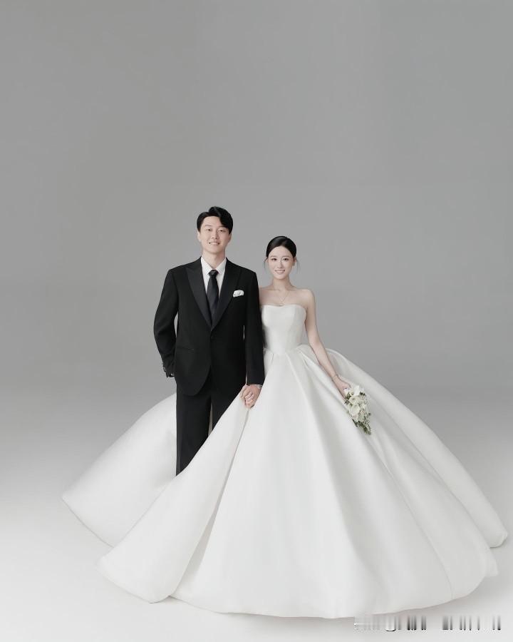 国脚高准翼在老家延吉大婚[比心][玫瑰]
 新婚快乐，百年好合！北京时间12月2