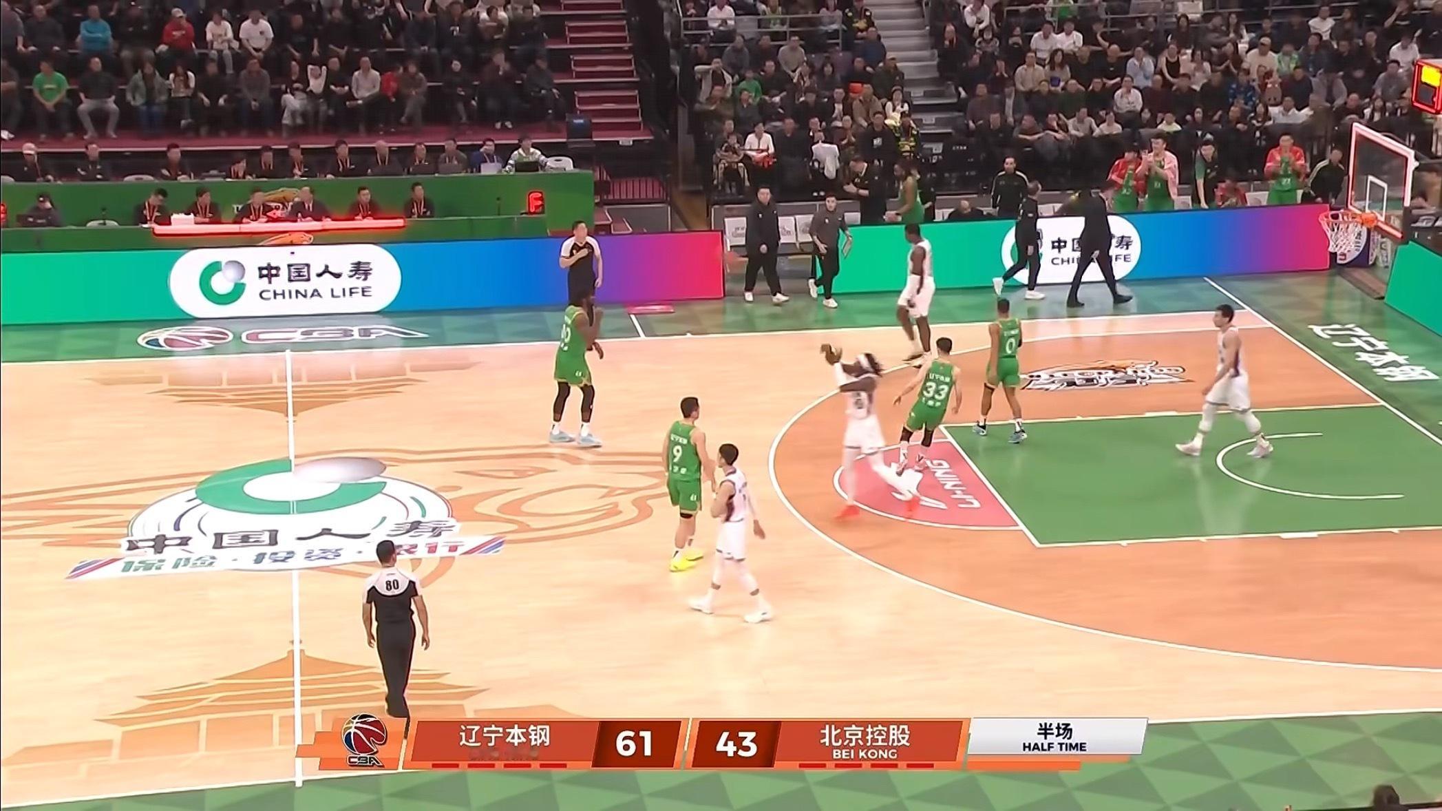 辽宁主场对北控半场比赛结束辽宁队暂时领先18分辽宁男篮vs北控男篮辽宁男篮