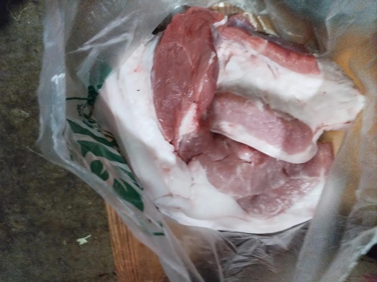 一定要吃肉，虽然有糖尿病，但是架不住猪肉的诱惑。

我是一个无肉不欢的人。

都