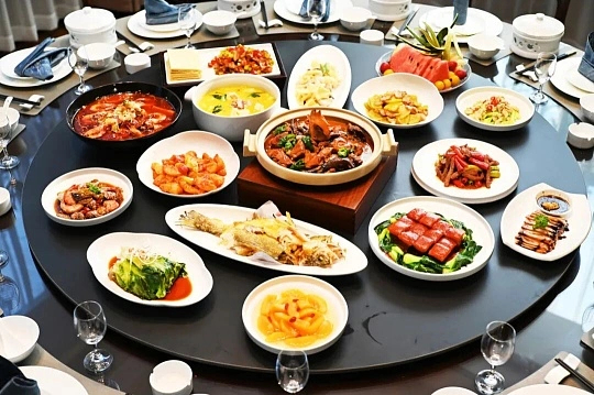 宝宝的年夜饭给宝宝准备年夜饭，核心是软烂易消化、无添加少调味、兼顾营养与仪式感，