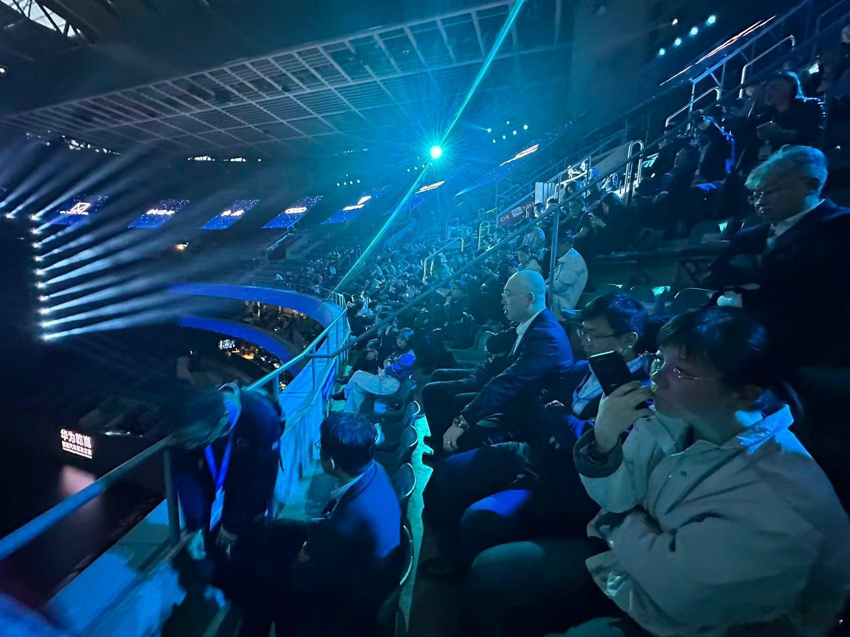 智驾数码团 2026华为乾崑技术大会现场看到了37款合作实车！太震撼了。而且现场