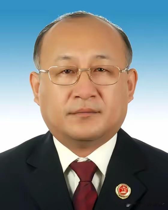 江西省检察院原反贪局负责人邱利离开了人世。他人生的终点没有出现在通宵攻坚的办案一