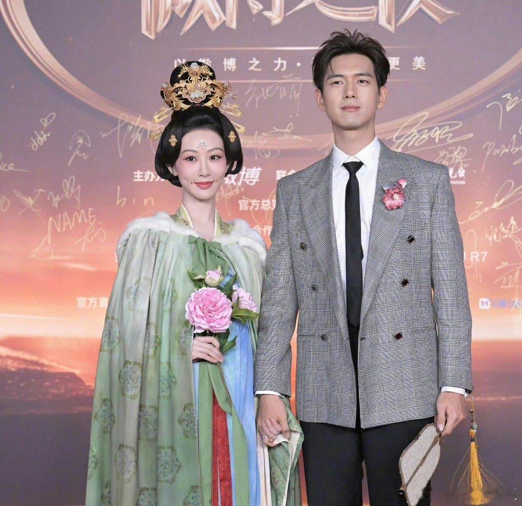 杨紫李现 纯元CP结婚 这剧宣牛啊！ 被甜晕了！今晚怒追国色芳华[泪] 