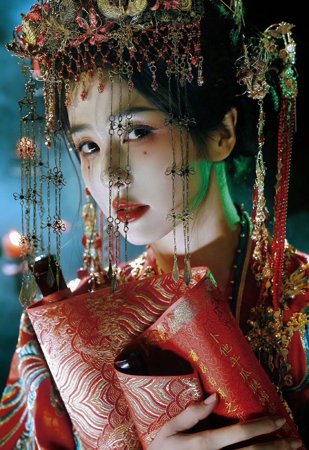 这是什么阴湿女鬼即视感！鬼新娘，开篇都来这么震撼的，这我不得不看一下这个唐宫还有