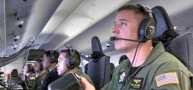 美军傻眼了，解放军在南海布下电子陷阱，外国侦察机一头扎进假信号里，连目标在哪都找