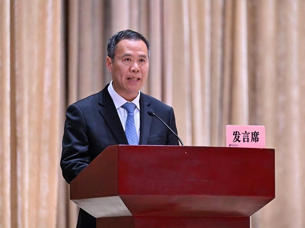 2月24日，武汉市召开科技创新大会。中国信科集团党委书记、董事长何书平参加大会并