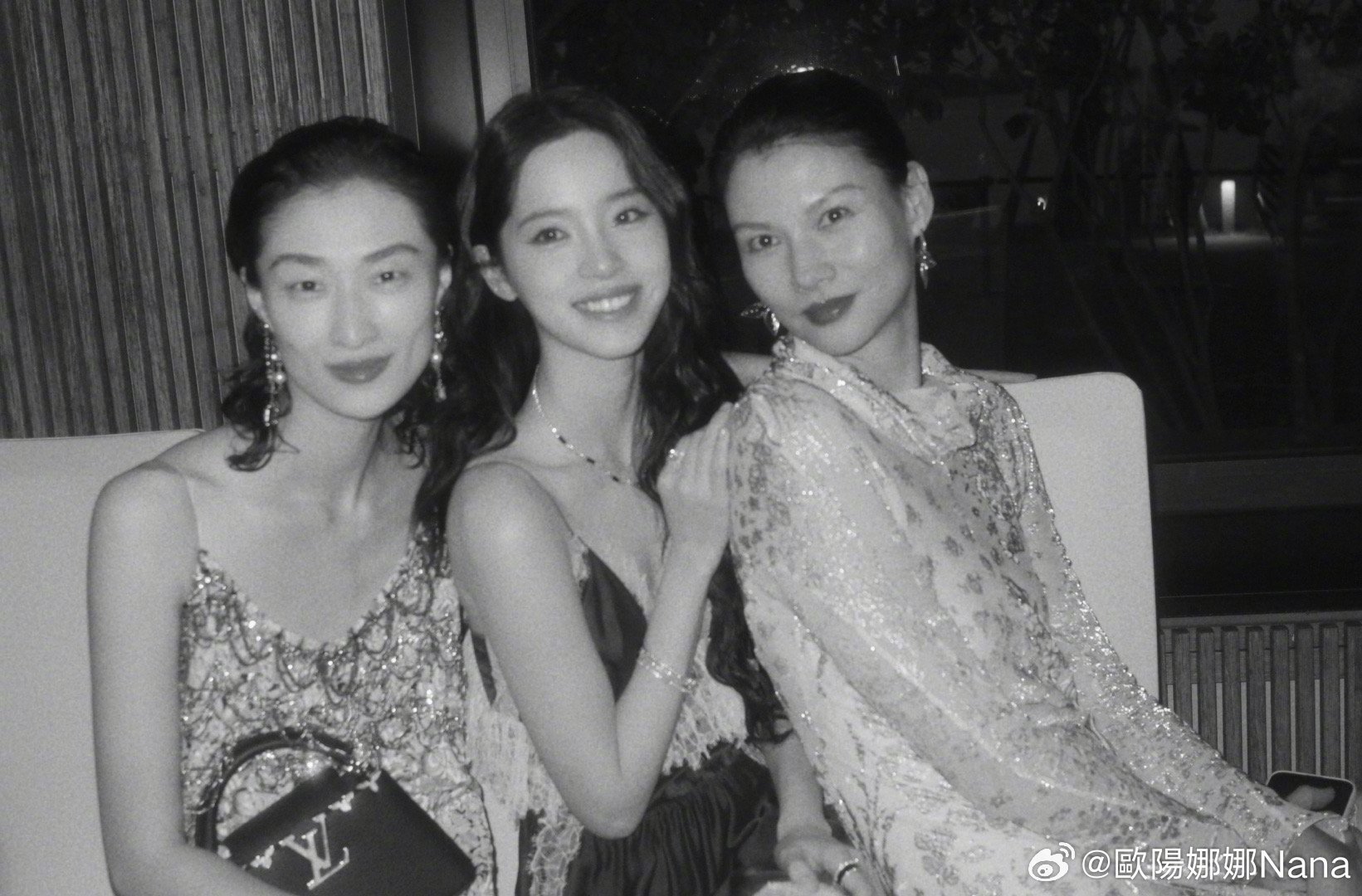 欧阳娜娜  在复制粘贴的时代，你是手写的诗