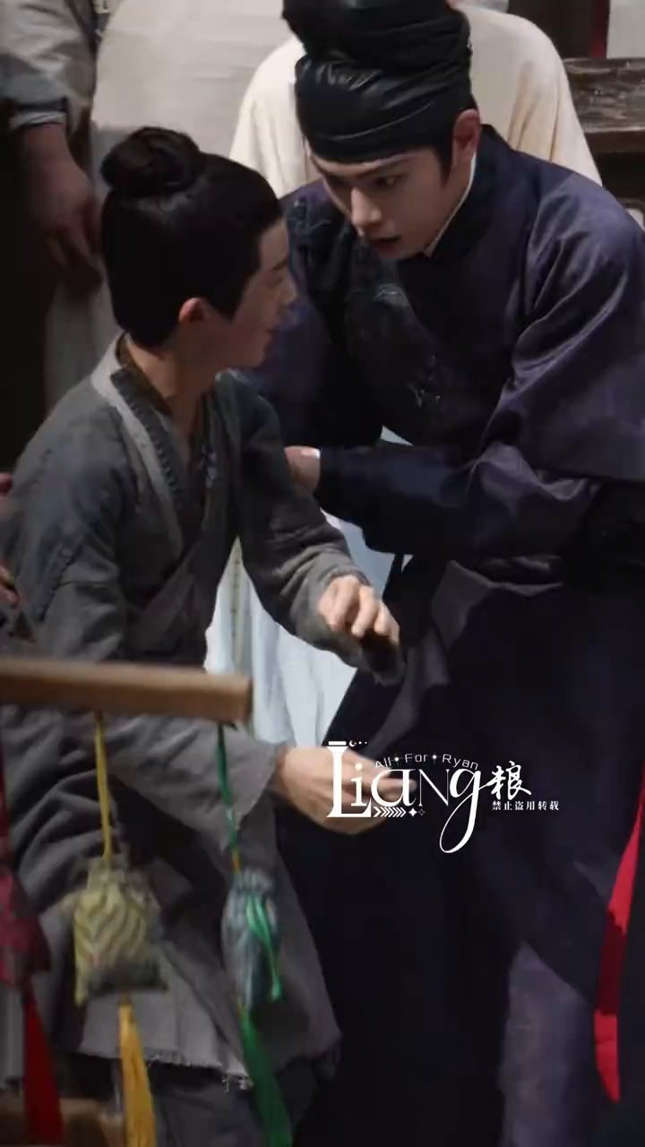 丁禹兮片场好人好事再➕1🥹听见群演摔了马上弹射起步去扶人，小丁你善！！丁禹兮弹