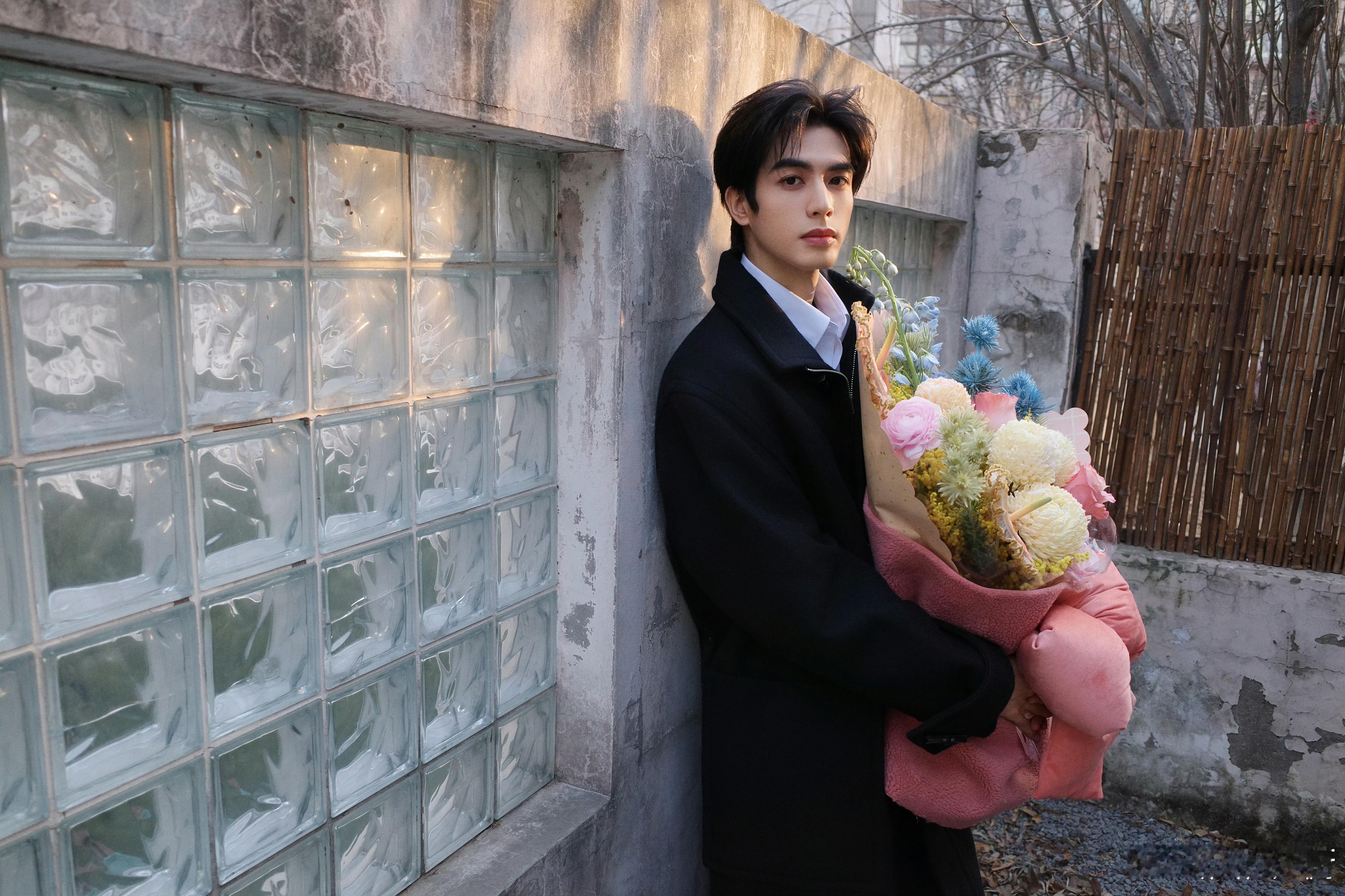 情人节捧花的宋威龙 