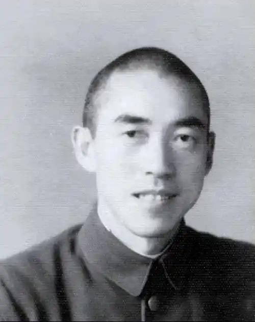 1949年5月27日，上海解放的第一天，一件看似普通的"投诚"交接仪式，却藏着一