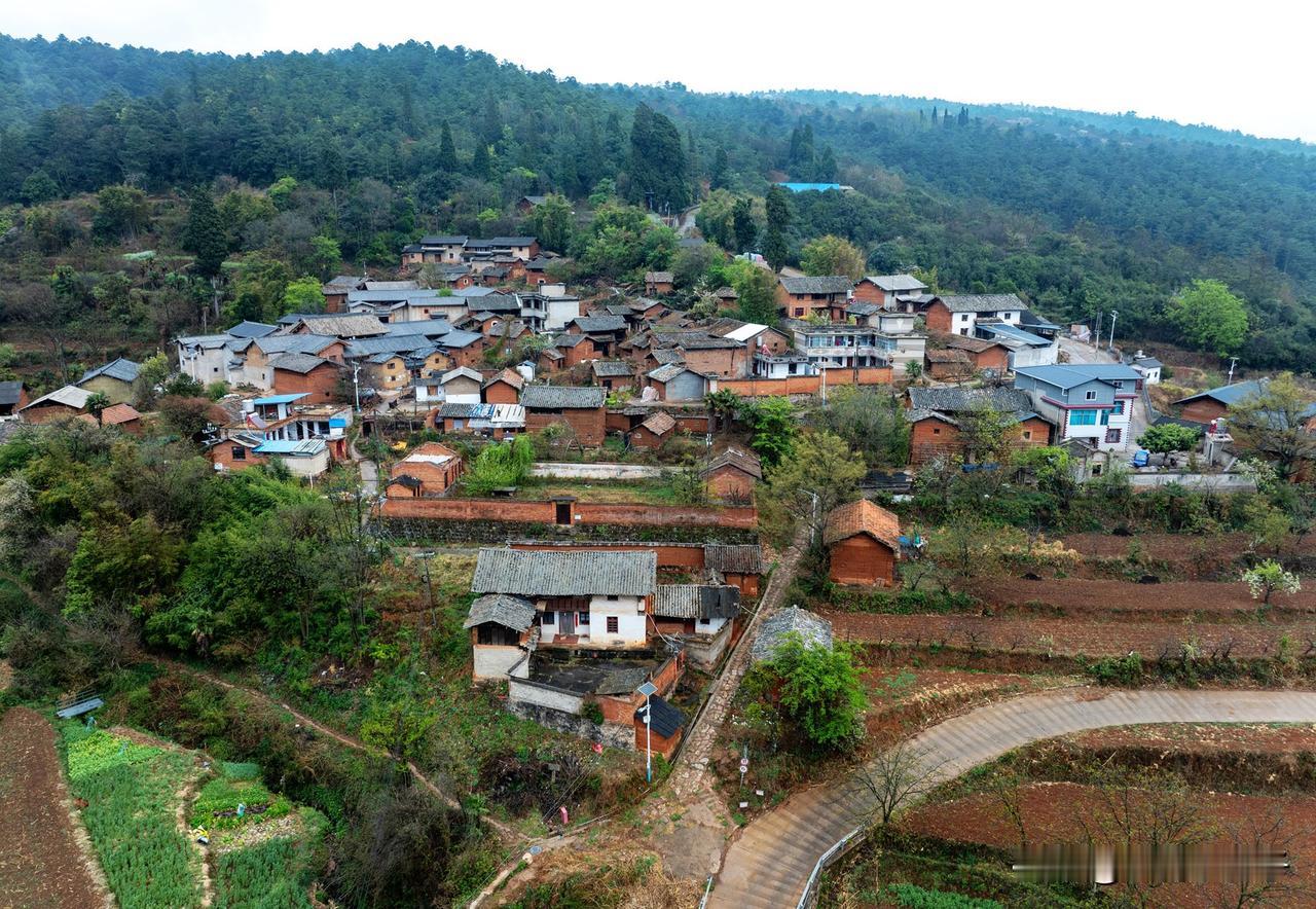 昆明近郊的一个中国传统村落，西山区团结乡的白石岩村。云南 昆明