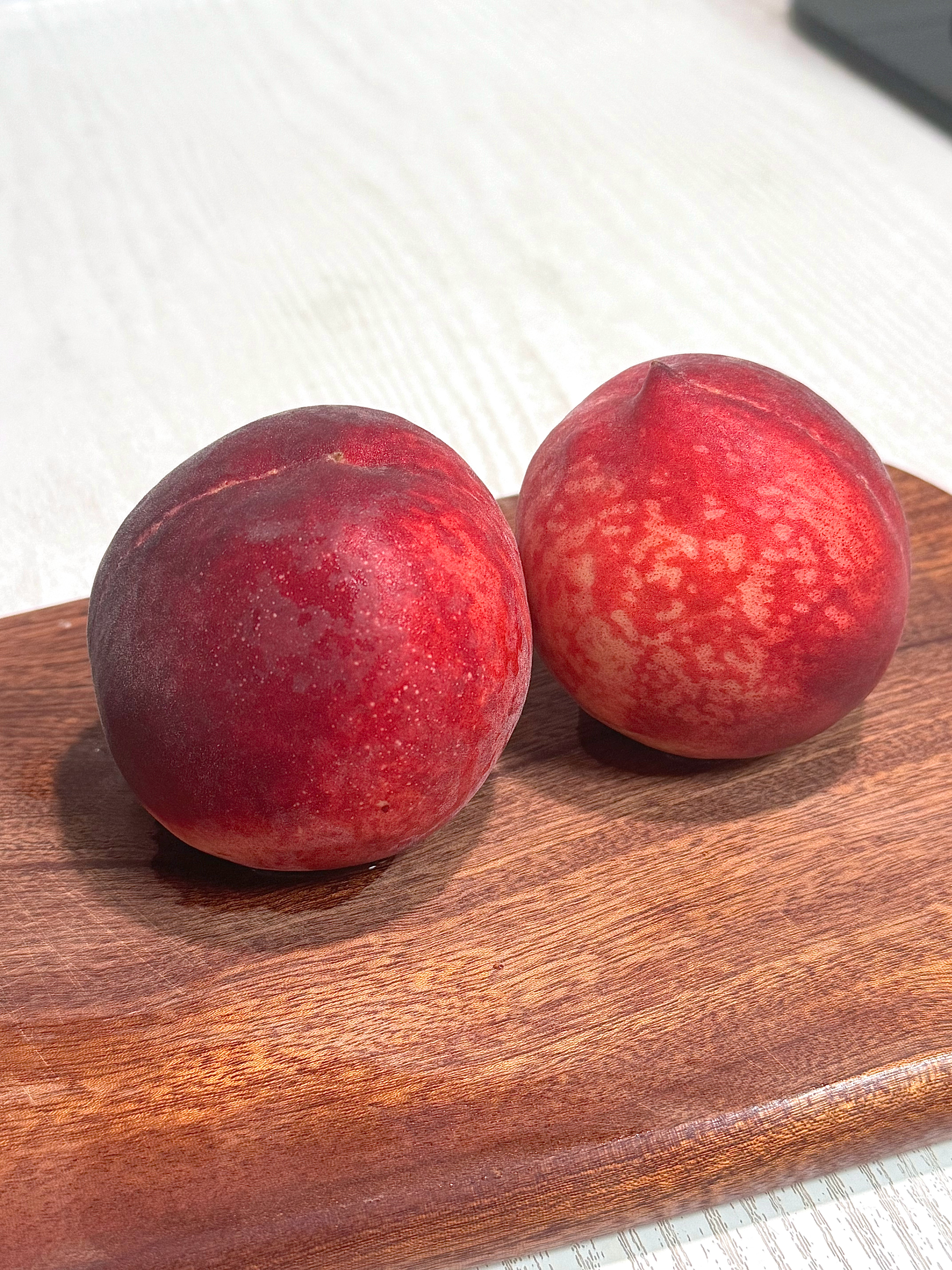 一周一个好吃的！去年广受好评的山东蒙阴血丝蜜桃终于回归啦！去年我自己就炫了两箱，