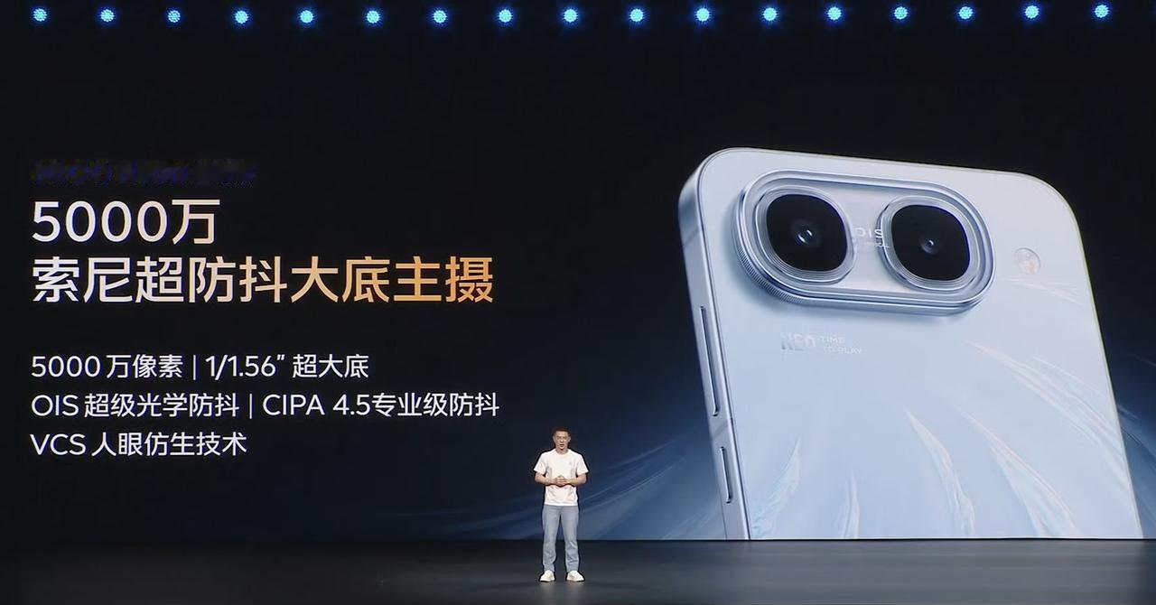 影像方面iQOO Neo11 至尊版后置5000万主摄 + 800万超广角双摄，