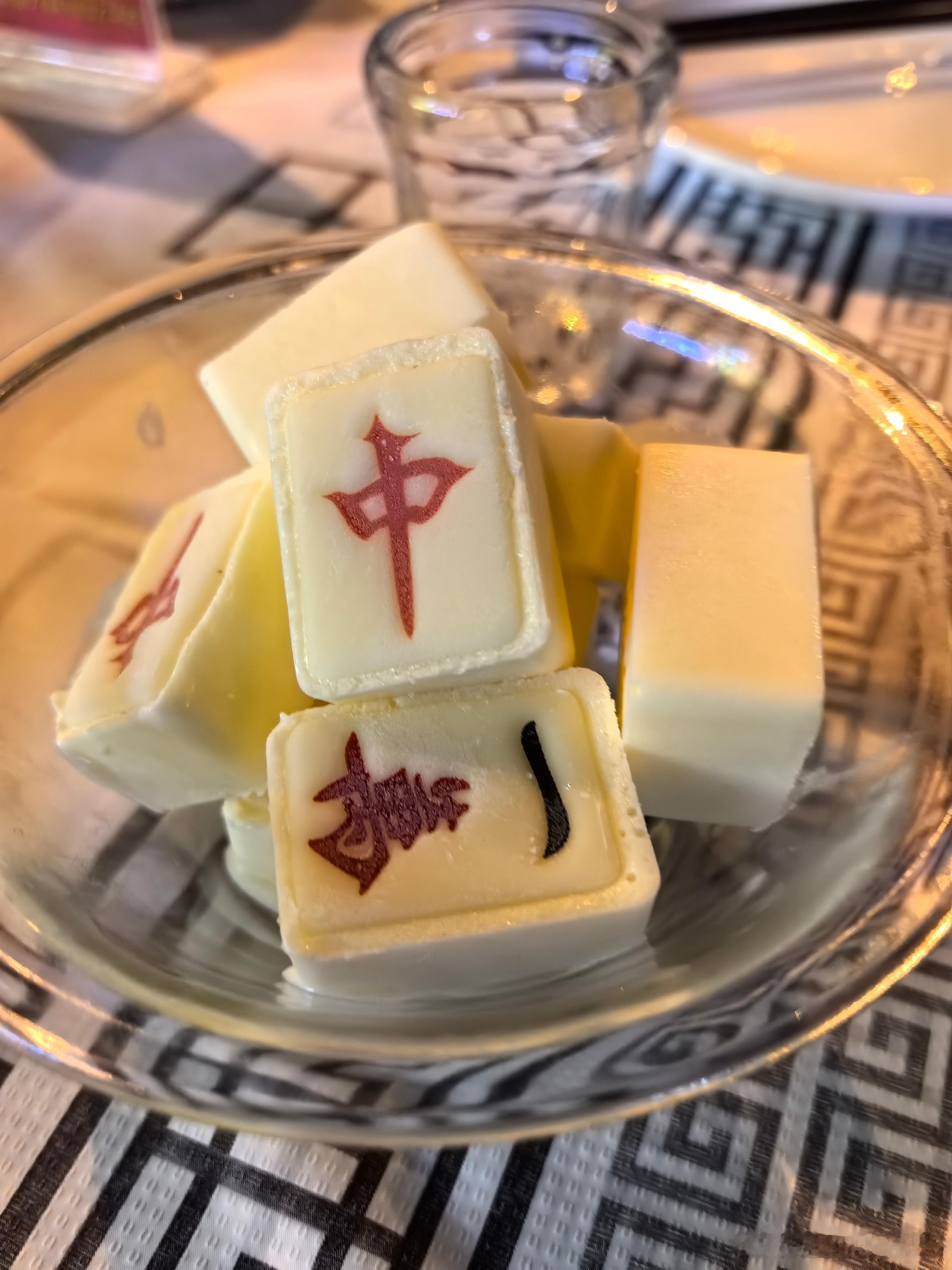 哈哈哈麻将酸奶，大家吃过吗？[举手][举手]#雷军没能拿走的国宴全妹拿走了# ​