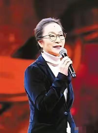 奉劝大家一句，
千万不要被奚美娟骗了，
她不是表面上看起来的那种人，她真的是个狠