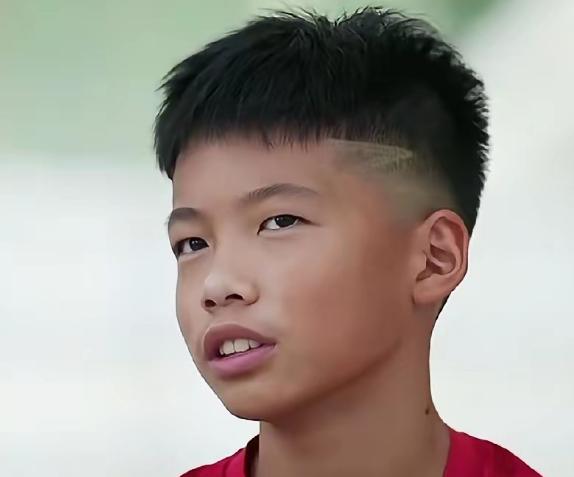 足球小将孟新艺是真敢说啊！他是一点都给国足不留情面，“中国人连世界杯都进不了”，