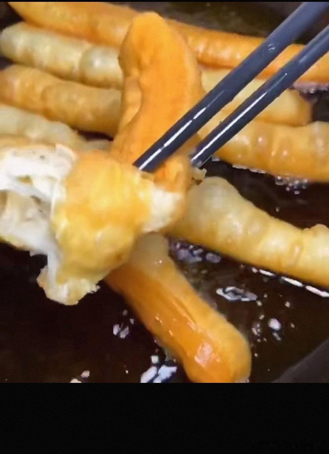 #食养中原[超话]#回锅油产生致癌物！油脂经过高温处理以及反复“回锅”使用，很容