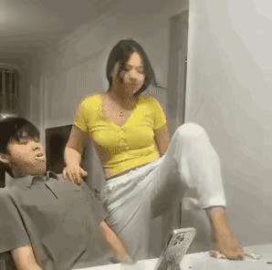 1 天呐！失策了，这女友好可怕！
2 没事不要瞎凑热闹，这下东西丢了吧。
3 虽