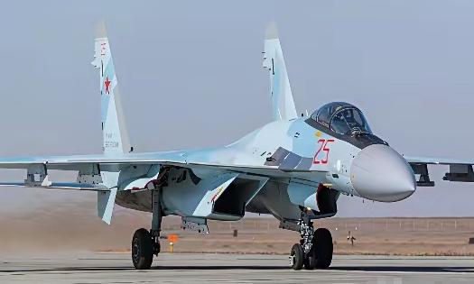 伊朗终于拿到新战机了！

不是网上传的48架，是首批16架，其中12架已经停在伊