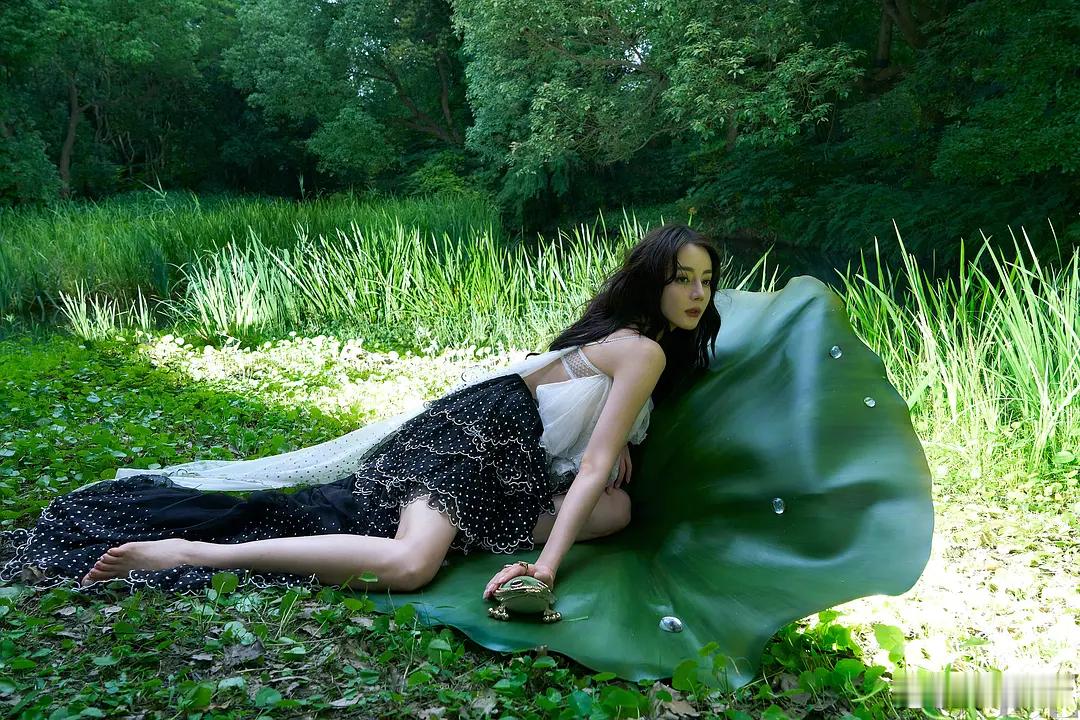迪丽热巴vogue追加封面迪丽热巴vogue实体三封面 好牛啊这个迪丽热巴！！ 