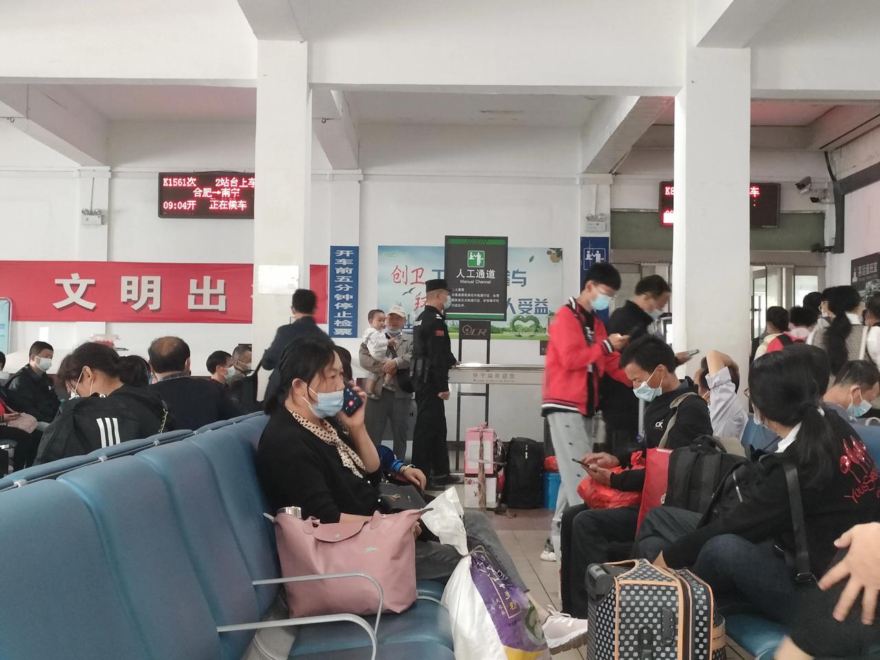 好多年没来安庆西做过车了，还是那个样子，十几年都没变过[吃瓜群众]，没想到大早上