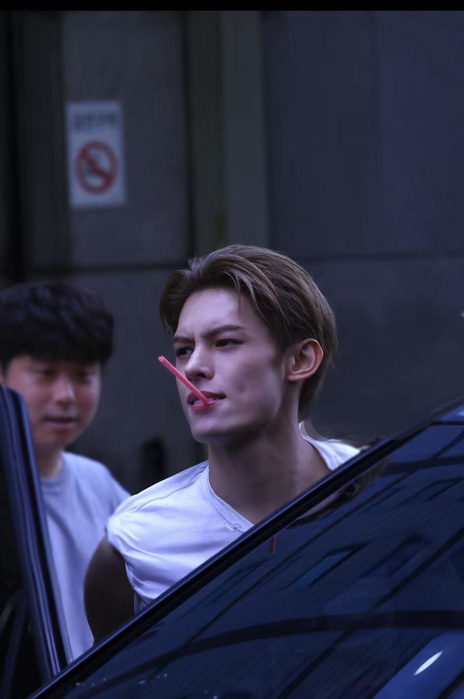 叼的是吸管么？简直美式男高啊！ ​​​