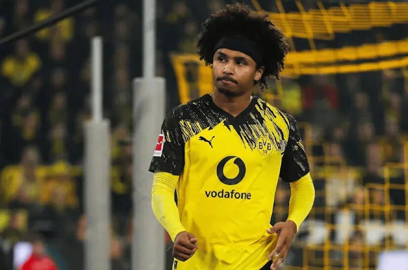 德国媒体图片报多特蒙德跟队记者团队撰写阿德耶米专栏文章。卡里姆-阿德耶米（23岁