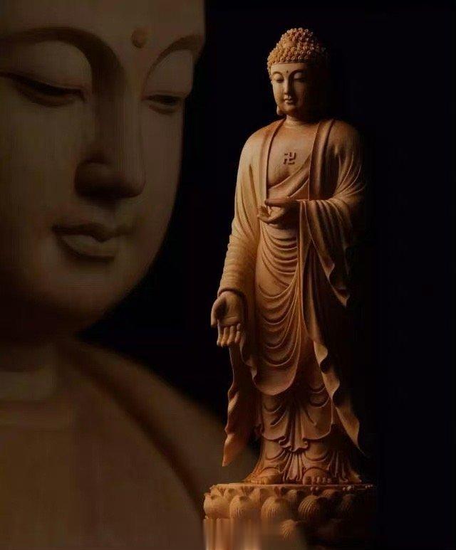 让事业蒸蒸日上的职场风水第一招：镇位人倘若背著门口而坐，座后无依，很容易受到背后
