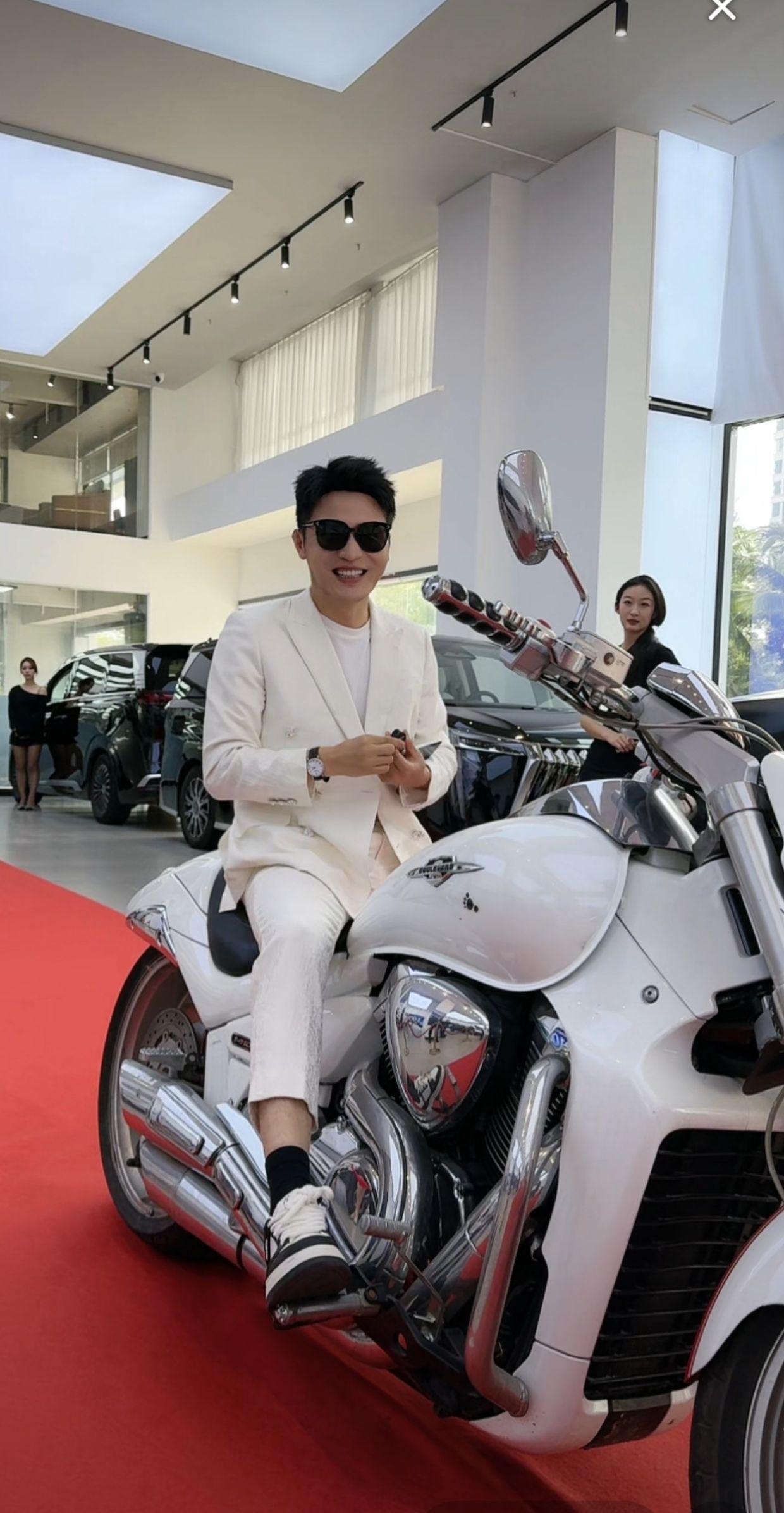 阳光大男孩 祝你一路长虹