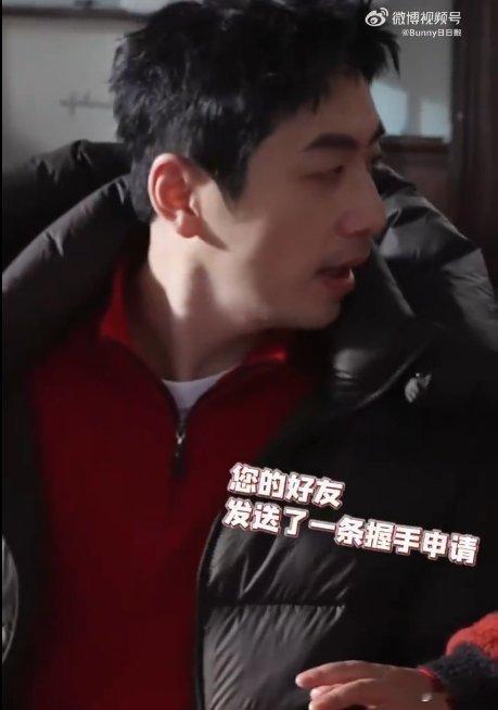 白客演我过年放假状态 白客这过年状态，简直就是‘家庭氛围担当’嘛！逗小孩、炫零食