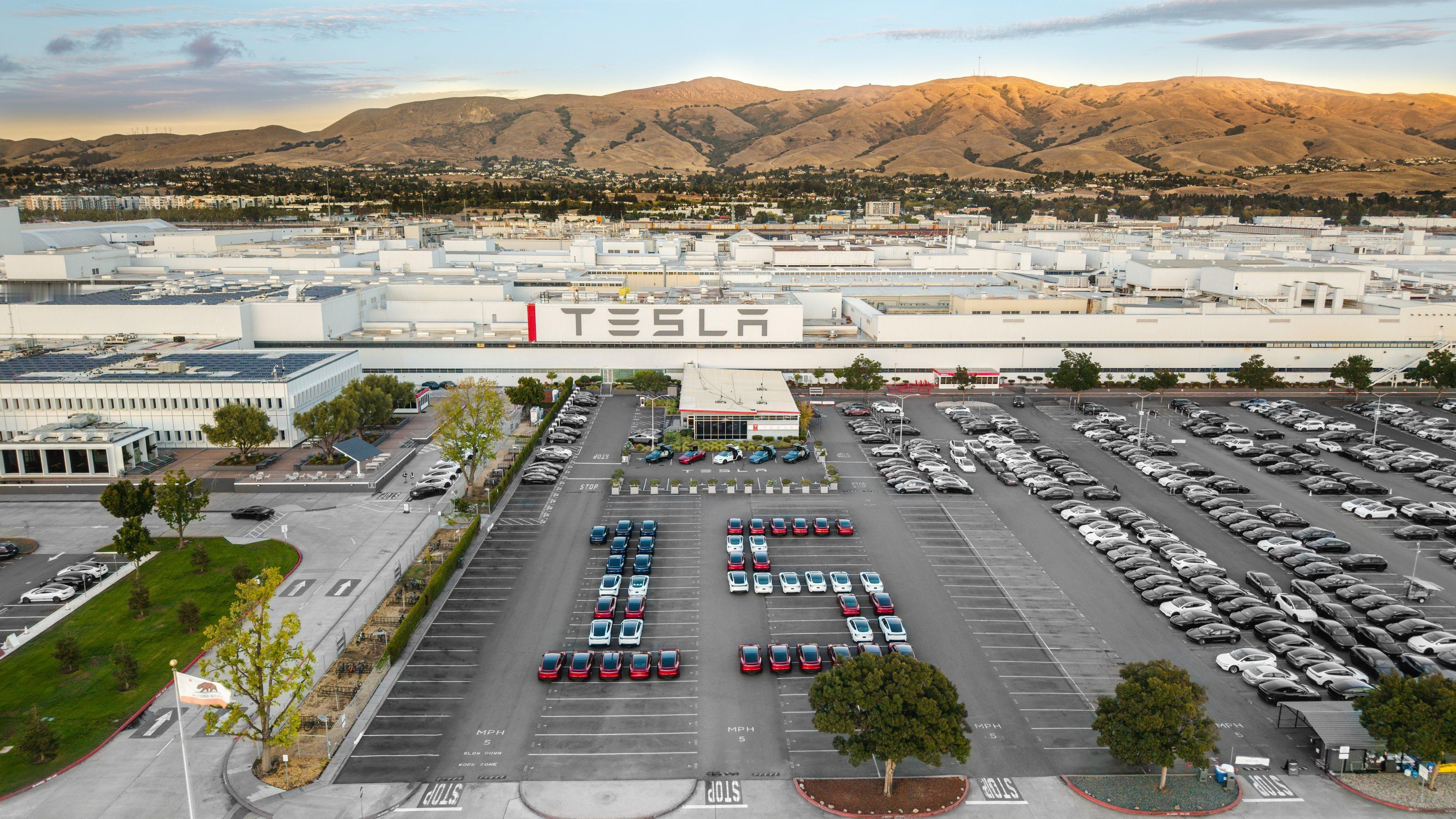 10月28日，特斯拉：15年前，我们开设了弗里蒙特工厂。如今，弗里蒙特团队正在生