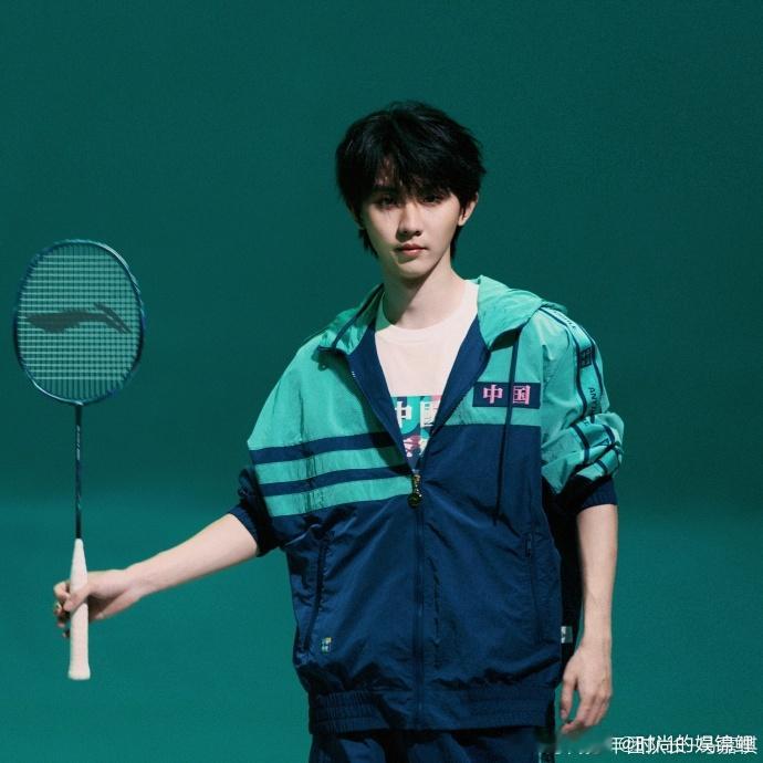 #马嘉祺羽毛球少年#已经直接get到了马嘉祺的羽毛球少年穿搭，而他和这个形象的适