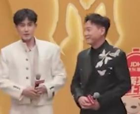 “邱心志为‘五阿哥’张睿送考”是综艺《披荆斩棘2026》里的一幕情怀名场面。
2