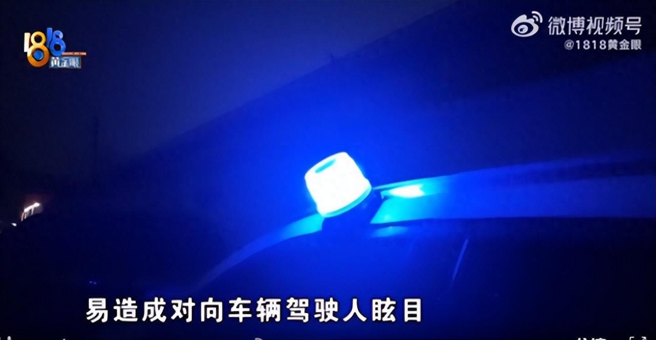 吃了没文化的亏！浙江宁波，一所学校放学时，执勤交警突然在校门口发现一辆车闪着警灯