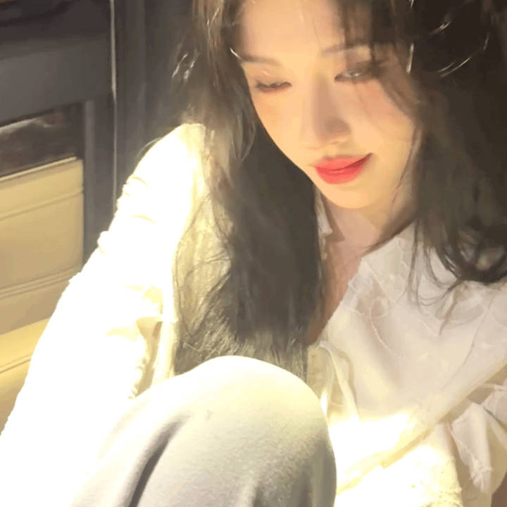 人类对健身房器械开发不足百分之一原来力量美学还能这样，鞠婧祎拎包杀疯了！步步生风